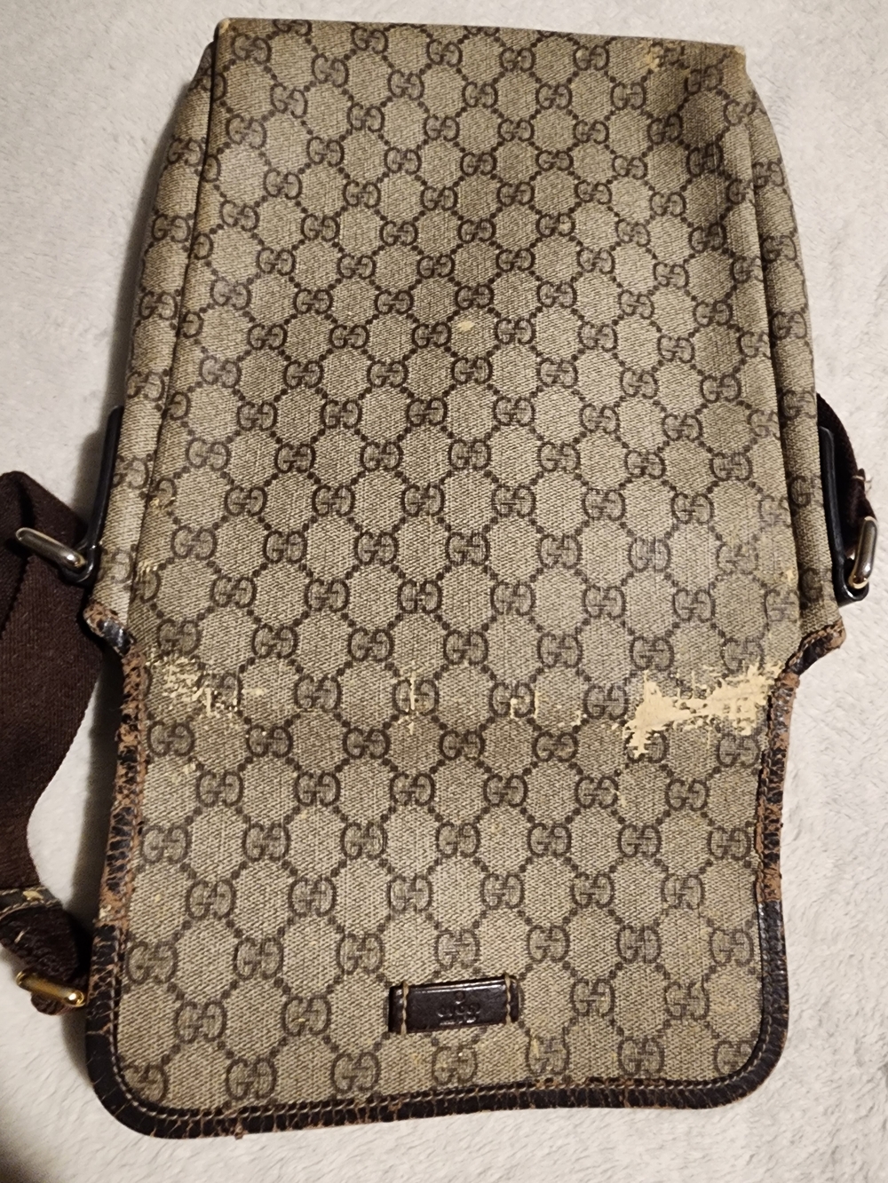 Gucci GG Supreme Canvas and Leather Shoulder Bag (model 223666) - Picture 10 of 16